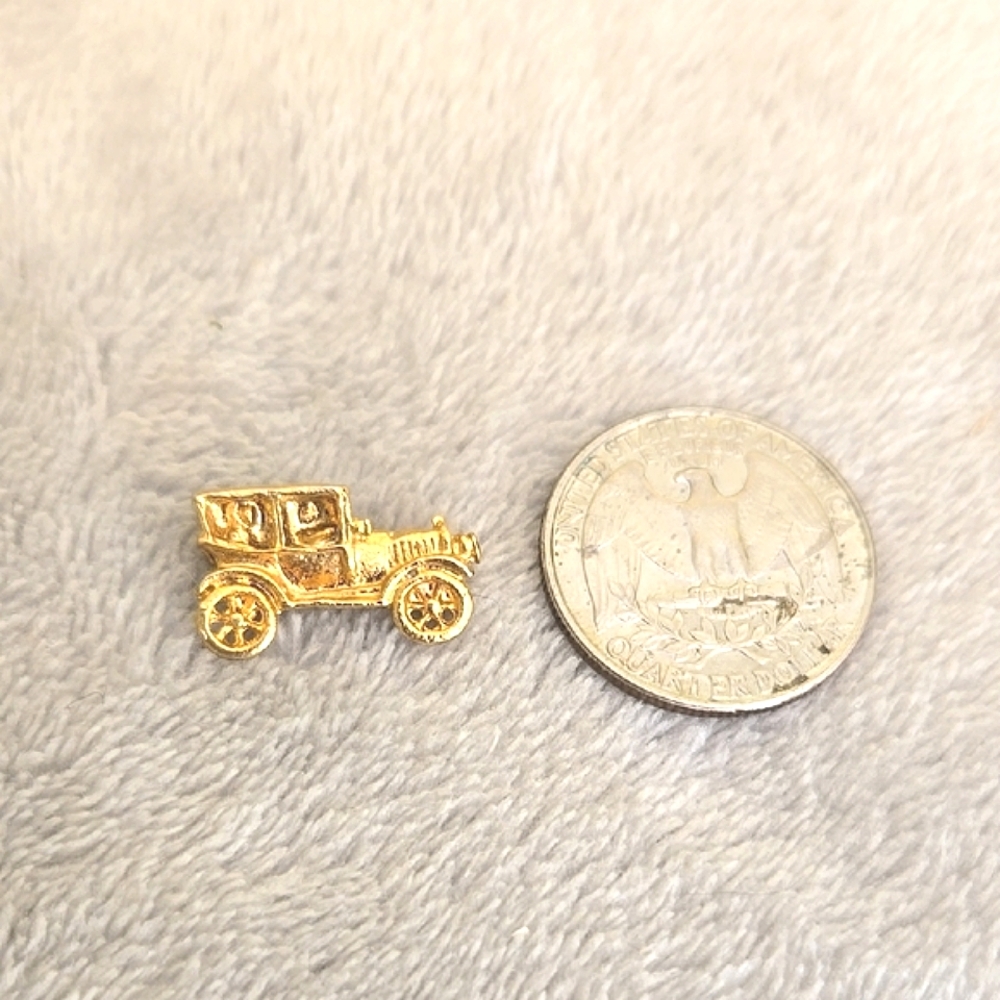 #158 Gold Vintage Car Pin - Picture 2 of 4